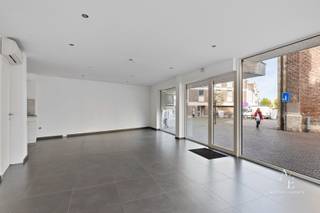 Deze exclusieve eigendom wordt u te koop aangeboden door Access Estate. Maak jouw afspraak via sms of WhatsApp door te sturen naar via 0475 92 30...