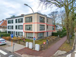 LLichtrijk 3 gevel appartement met lift en gevelbreedte van circa 7 meter gelegen op een absolute topligging.Inkomhal naar royale living (38m²) met...