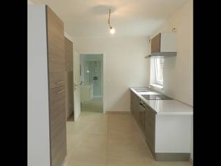 <p>Recente halfopen woning in het centrum van Nieuwkerke.</p>
<p> </p>
<p>Deze woning combineert modern wooncomfort met een centrale ligging in Nieuwkerke. Dankzij de halfopen bebouwing geniet u van extra lichtinval en een aangenaam woongevoel. De woning beschikt over drie slaapkamers, een praktische indeling en een energiezuinig EPC-label B. Bovendien zorgen de aanwezige hobbyruimte, kelder en berging voor extra functionaliteit en opbergruimte.</p>
<p> </p>
<p>Belangrijkste ruimtes:<br />• Woonkamer met aangename leefruimte en veel natuurlijk licht<br />• Eetkamer aansluitend op de leefruimte<br />• Keuken met praktische indeling<br />• Berging met extra opbergruimte<br />• Badkamer<br />• 3 slaapkamers<br />• Hobbyruimte geschikt als bureau, speelruimte of extra ontspanningsruimte<br />• Koer met buitenruimte<br />• Kelder met bijkomende stockage</p>
<p> </p>
<p>Troeven:<br />• Halfopen bebouwing met aangename lichtinval<br />• Centrale ligging in het centrum van Nieuwkerke</p>
<p> </p>
<p>Neem vandaag nog contact op met je ERA-makelaar voor een bezoek.</p>
<p> </p>
<p>JOUW DROOMHUIS. ZO GEVONDEN!</p>