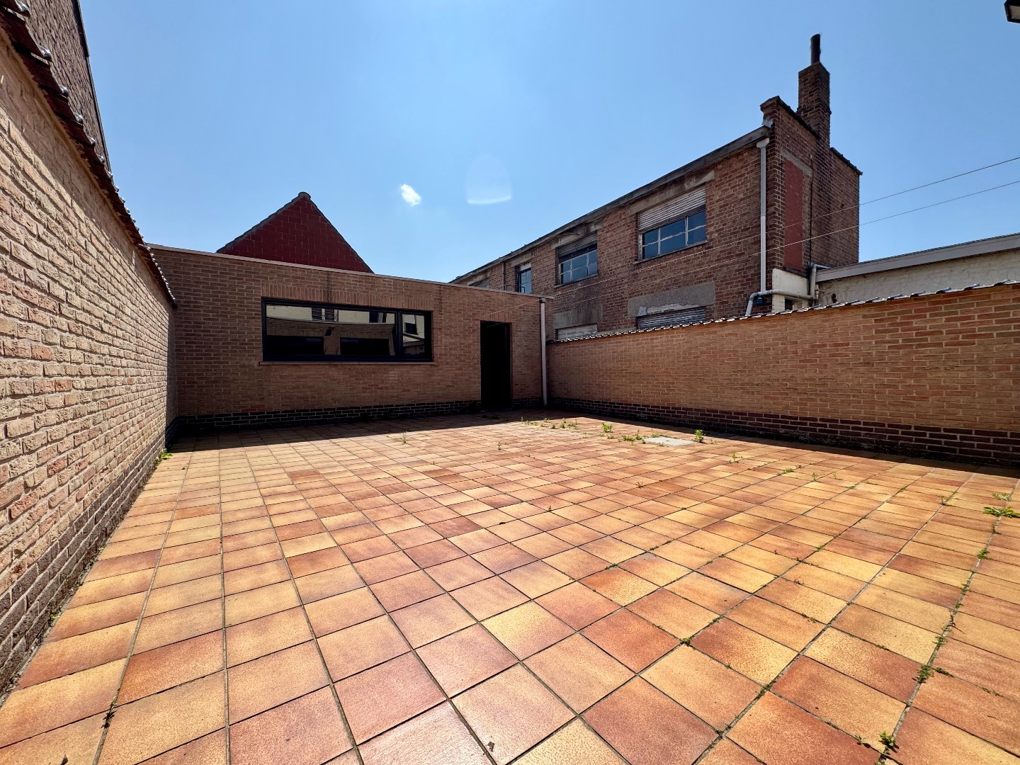 TE RENOVEREN WONING MET 3 SLPKS, GARAGE EN TERRAS - foto 3
