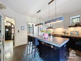 PLUSPUNTEN+ bewoonbare oppervlakte: 299 m²+ Perceeloppervlakte: 962 m²+ Volledig gerenoveerd en instapklaar+ 3 slaapkamers en grote, nog in te...