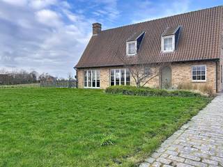 De snelste manier om een bezoek te brengen aan deze woning? Vraag je bezoek aan via de rode knop op onze website (www.dewaele.com) en je...