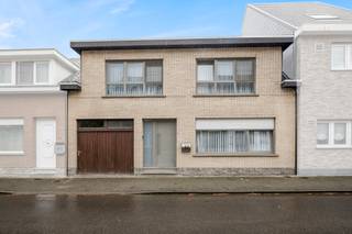 je op zoek naar een ideaal gelegen woning met 3 slaapkamers en een ruime, gezellige tuin in Steendorp? Gevonden!Uitstekend gelegen in het centrum van...