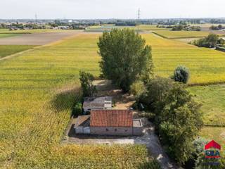 Landelijke gezellige woning op einde van doodlopende straat..woning:living met open keuken, wasruimte, badkamer, twee slaapkamers en...