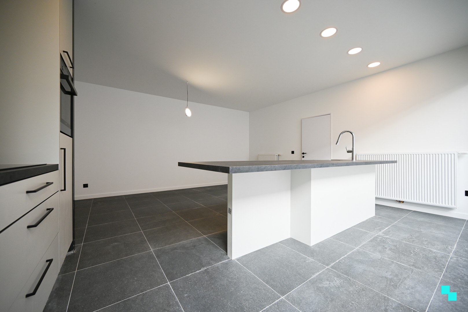 Compleet vernieuwd gelijkvloers appartement met zonneterras in hartje Wevelgem - foto 4