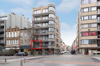 Dit 2 slaapkamerappartement te koop is gelegen op de eerste verdieping van de goed onderhouden Residentie "The President" op de hoek van de...