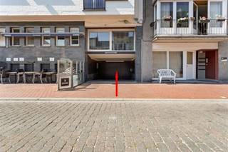 Centraal gelegen autostaanplaats gelegen in residentie Strand, gelegen op de verdieping '-1' via een vlakke inrit. De inrit is via de Graaf...