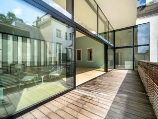 Ideally located near Avenue Louise and Place Stéphanie, this flat of around 380 m² gross floor area is nestled on the first floor of a building designed by renowned architect Bruno Erpicum.<br /><br />With its generous space and meticulous finish, this flat features a spacious entrance hall, cloakroom and bright dining room with high ceilings. Bathed in light thanks to its large picture windows, the dining room opens onto a vast south-facing terrace. The fully-equipped kitchen is separate and also opens onto the terrace. The sleeping area comprises three bedrooms, including two large, bright master bedrooms with built-in dressing rooms and a luxurious bathroom. The third bedroom also has a dressing room and en suite bathroom. A practical utility room and plenty of storage space complete this rare living space.<br /><br />Other features include a boiler room with individual boiler, water softener, alarm system, large cellar and two parking spaces in the building.<br /><br />Place Stéphanie is located near the centre of Brussels, between Avenue Louise and Place Poelaert. With its many shops and boutiques, it is ideally served by public transport.<br /><br />For further information, please contact Grégoire Bryssinck at + 32 (0) 493 51 29 00.