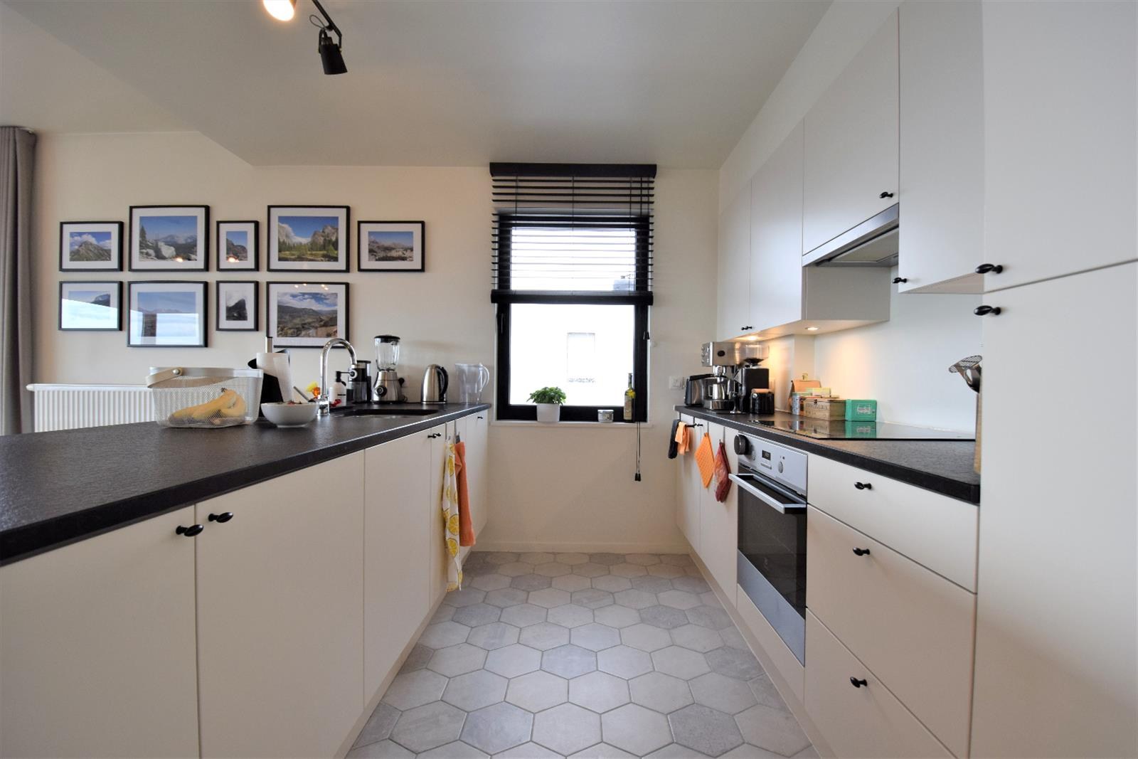 Twee slaapkamer appartement met zicht op water - foto 4
