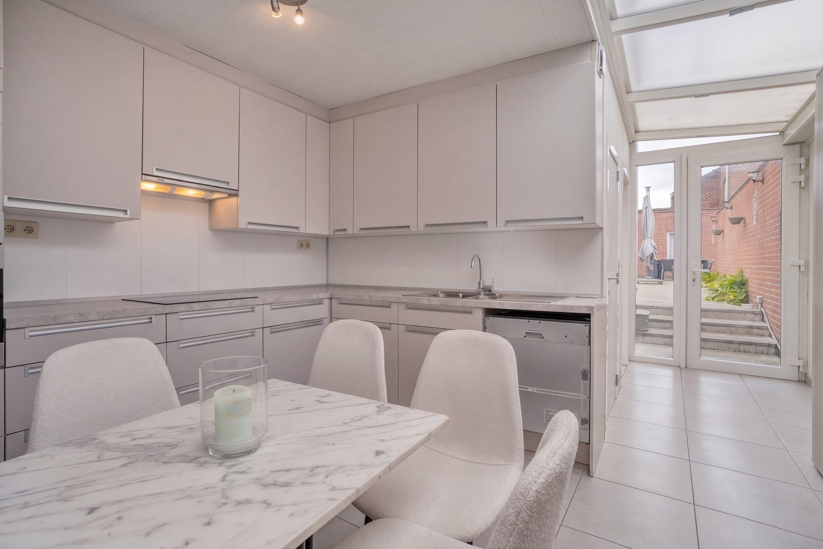 Instapklare tussenwoning met tuin en ruim bijgebouw in Roeselare - foto 4