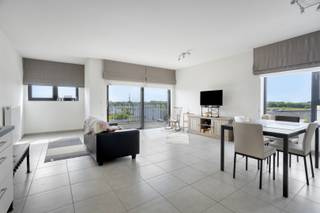 Rustig gelegen in de woonwijk Heuveldal, net buiten het stadscentrum, vind je dit instapklaar appartement op de tweede verdieping.<br /><br />Het appartement is bereikbaar via trap en lift en voorzien van extra brede deuren.<br />Uitstekend EPC 92 of label A.<br /><br />INDELING: <br />x ruime, lichtrijke woonkamer met breed schuifraam naar een mooi zonneterras; <br />x open ingerichte keuken; <br />x slaapkamer 1 (4m52 x 2m95); <br />x slaapkamer 2 (3m75 x 2m95); <br />x badkamer met bad/douche en lavabomeubel met 2 wastafels; <br />x apart toilet; <br />x ruime berging met CV, voorzieningen voor wasmachine en ventilatiesysteem D.<br />x verder een berging in de kelderverdieping.<br /><br />In het gebouw is een gemeenschappelijke fietsenstalling.<br /><br />Momenteel is dit appartement verhuurd. Ook ideaal als investering.<br /><br />📞 Interesse? Plan dan snel een bezoek door te bellen naar 012 23 00 23 of stel je vragen aan roland@immo-leroi.be.