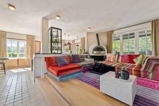 Exclusieve villa op riant perceel in het charmante Rumst – waar luxe en rust samenkomen op +20.000 m² met de mogelijkheid om uit te breiden naar 2.9ha<br />Ontdek een zeldzame kans om eigenaar te worden van deze luxueuze, vrijstaande villa, gelegen op een prachtig perceel in het idyllische Rumst. Gebouwd in 1995 en sindsdien met zorg onderhouden en gerenoveerd, biedt deze woning een unieke combinatie van ruimte, comfort en verfijnde elegantie.<br /><br />Riante leefruimtes met karakter<br /><br />Via de stijlvolle inkomhal betreed je de elegante eetkamer, die naadloos overgaat in een warme, uitnodigende woonkamer – compleet met een authentieke pizzaoven, perfect voor gezellige avonden. De recent vernieuwde keuken is volledig uitgerust en vormt het culinaire hart van de woning: een plek voor zowel dagelijkse maaltijden als verfijnde diners.<br /><br />De woning beschikt over twee aparte leefruimtes, elk met hun eigen karakter. Een tweede, eenvoudigere keuken en een complete badkamer (met bad, douche en dubbele wastafel) bieden extra flexibiliteit, ideaal voor een groot gezin, gasten of een kangoeroewoning.<br /><br />Luxueus wonen op de bovenverdieping<br /><br />Op de eerste verdieping vind je de indrukwekkende master suite, voorzien van ingemaakte kasten, een ruime dressing en een en-suite badkamer met hoogwaardige afwerking. Daarnaast zijn er drie volwaardige slaapkamers, een tweede badkamer en een praktische berging.<br /><br />Extra ruimte en functionaliteit<br /><br />De villa beschikt over een droge kelder en een handige bergzolder (bereikbaar via een trapluik), wat zorgt voor meer dan voldoende opslagruimte.<br /><br />Professioneel werken aan huis<br /><br />Uniek aan deze eigendom is de aparte kantoorruimte van ca. 100 m², met uitzicht op de tuin. De ruimte is uitgerust met opslagmogelijkheden en een apart toilet – ideaal voor wie werk en privé wil combineren zonder in te boeten aan comfort of privacy.<br /><br />Buitenleven in alle rust<br /><br />De prachtig aangelegde tuin, bereikbaar vanuit elke leefruimte aan de achterzijde, vormt een oase van rust. Met zijn weidse uitzicht en groene omkadering biedt het perceel een idyllisch decor voor ontspanning, spel of stijlvolle tuinfeesten.