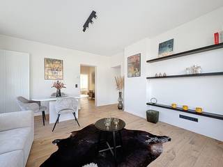 Ontdek dit prachtig volledig gerenoveerde appartement in het centrum van Sint-Idesbald, op een steenworp van de zee. Met twee stijlvolle slaapkamers, een fraaie badkamer en een gezellig terras, is dit de ideale plek om tot rust te komen aan de kust. Private kelder. Mogelijkheid tot aankoop garage (39.000 euro) in nabij gelegen residentie (Goffinlaan 20). Ref. Ghangri-La 0101