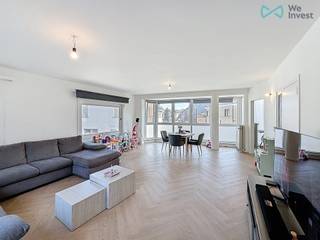 ***TE KOOP*** GOOIK - Prachtig duplexappartement met 3 slaapkamers, terras en kelder, met een totale oppervlakte van +/-120 m².Het is als volgt...