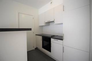 <p><strong>WOLUWE-SAINT-LAMBERT,</strong> near the Cora supermarket in Woluwe. Superb 3-bedroom flat.<br /><br /><strong><u>On the ground floor:</u></strong></p>
<p>- Entrance hall<br />- Separate toilet<br />- Living room of approx. 30 m²<br />- Fully fitted open-plan kitchen (extractor hood, ceramic hob, fridge, freezer, oven and dishwasher)<br />- Bedroom 1: approx. 14m² opening onto a lovely terrace of approx. 31m²<br />- Bedroom 2: approx. 10m²<br />- Bedroom 3: approx. 10m²<br />- Bathroom with WC<br />- Shower room<br />- Utility room with connections for washing machine and tumble dryer.</p>
<p>Cellar No. 88<br />Indoor parking space No. 120 included in the rent.<br /><br />Fixed service charge of €110.<br />Available from 15/07/2024</p>