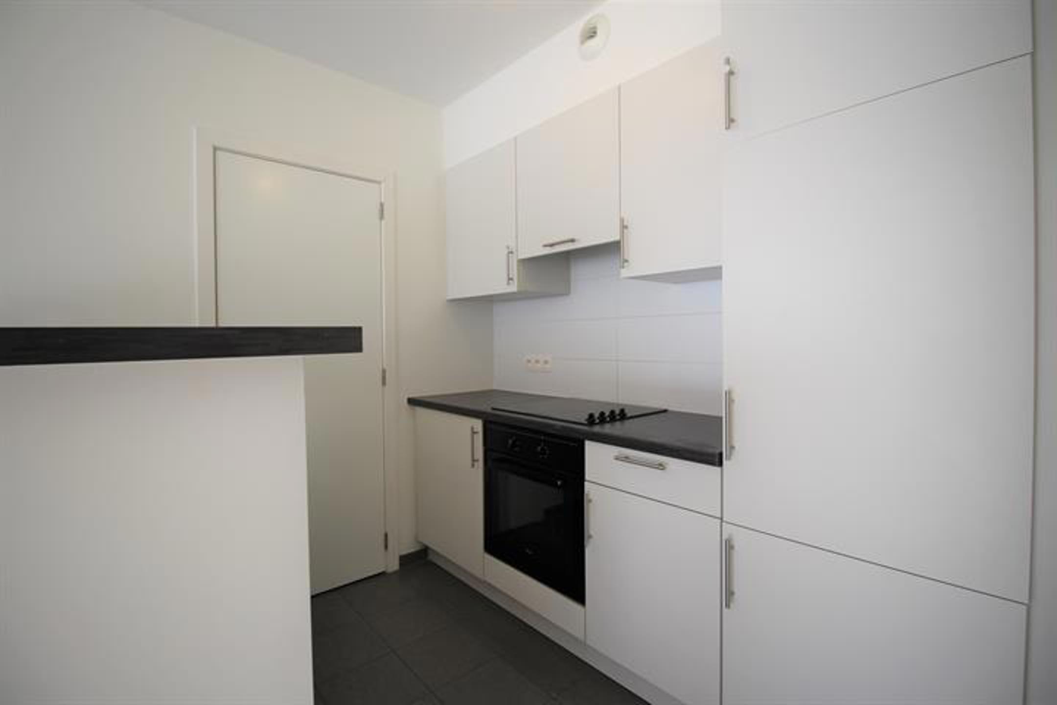 Apartment for rent in Woluwe-Saint-Lambert with 3 bedrooms - photo 2