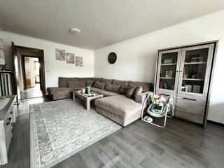 Dit appartement is gunstig gelegen nabij Verbrandendijk en Dorp Oost. Het appartement 84m² (2eV-Rechts) omvat een inkom met gastentoilet en...