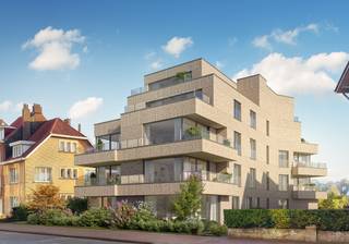 Op een plek waar generaties herinneringen maakten, verrijst binnenkort een nieuw hoofdstuk.<strong> Villa Renard</strong> is een exclusief nieuwbouwproject in het hart van <strong>De Panne</strong>, waar comfort, duurzaamheid en een topligging samenkomen.<br /><br />De naam Villa Renard doet bij velen ongetwijfeld een belletje rinkelen. Jarenlang fungeerde dit gebouw als hotel en later als vakantiewoning. Vandaag maakt het plaats voor een <strong>volledige sloop en heropbouw</strong>, waardoor 11 nieuwe eigenaars hier hun eigen verhaal kunnen schrijven in een <strong>hedendaagse residentie</strong> die beantwoordt aan de hoogste woonnormen.<br /><br /><strong>6% btw: een unieke opportuniteit</strong><br /><br />Dankzij de sloop en heropbouw kan dit project worden aangekocht aan <strong>6% btw</strong>, wat een aanzienlijke besparing betekent op de aankoopprijs. Bovendien is dit verlaagd tarief voortaan ook van toepassing voor <strong>investeerders</strong> – een extra troef die Villa Renard bijzonder interessant maakt.<br /><br /><strong>TOPLIGGING OP 200 METER VAN DE ZEE</strong><br />Villa Renard is gelegen in de <strong>Duinkerkelaan 83</strong>, pal in het levendige centrum van De Panne.<br />Op slechts <strong>200 meter van de Zeedijk</strong> geniet je hier van het beste wat de kust te bieden heeft:<br />gezellige restaurants, winkels, supermarkten en ontspanning liggen letterlijk om de hoek.<br /><br />Ook praktisch scoort deze locatie uitstekend. Dankzij de nabijheid van openbaar vervoer, scholen en sportinfrastructuur behaalt het project een <strong>Mobiscore van 7,9</strong>. Ideaal voor wie comfort en bereikbaarheid belangrijk vindt.<br /><br /><strong>COMFORTABEL WONEN, TOT IN DE PUNTJES AFGEWERKT</strong><br />De residentie omvat <strong>11 appartementen</strong>:
<ul>
	<li><strong>10 appartementen met 2 slaapkamers</strong></li>
	<li><strong>1 ruime penthouse met 3 slaapkamers</strong></li>
</ul>
Alle appartementen beschikken over:

<ul>
	<li>een <strong>badkamer met inloopdouche</strong></li>
	<li>een doordachte en functionele indeling</li>
</ul>
De twee bovenste appartementen genieten zelfs van <strong>2 badkamers</strong>:<br />één met bad en één met inloopdouche – perfect om familie en vrienden in alle comfort te ontvangen.<br /><br /><strong>ZORGELOOS LEVEN AAN ZEE</strong><br />Ook aan het praktische aspect werd uitgebreid gedacht:<br /><strong>11 ondergrondse parkeerplaatsen, inbegrepen in de prijs</strong><br />Fietsenberging voor 24 fietsen, ideaal gezien de centrale ligging<br /><strong>Privatieve berging per appartement, inbegrepen</strong><br />Afvallokaal in de kelder<br />Zo geniet je van een opgeruimde leefomgeving zonder compromissen.<br /><br /><strong>FUTURE PROOF &amp; DUURZAAM WONEN</strong><br />Villa Renard staat synoniem voor <strong>energiezuinig en toekomstgericht wonen.</strong><br />Het project wordt uitgerust met:
<ul>
	<li><strong>Geothermie (aardwarmte)</strong></li>
	<li><strong>Individuele warmtepompen</strong></li>
	<li><strong>Vloerverwarming</strong></li>
	<li><strong>Passieve koeling in de zomer</strong></li>
	<li><strong>Ventilatiesysteem D </strong>voor een gezond binnenklimaat</li>
	<li><strong>E-peil E30,</strong> wat garant staat voor een laag energieverbruik</li>
</ul>
Deze duurzame technieken zorgen niet alleen voor een aangenaam wooncomfort, maar ook voor lage energiekosten en een minimale ecologische voetafdruk.<br /><br /><strong>EEN NIEUWE TOEKOMST BEGINT HIER</strong><br />Villa Renard is een project voor wie op zoek is naar <strong>rust en kwaliteit</strong>, zonder afstand te nemen van het bruisende leven aan zee.<br />Of je nu droomt van een vaste woonst, een luxueus tweede verblijf of een slimme investering: hier woon je <strong>stijlvol, duurzaam en op een steenworp van het strand</strong>.<br /><br /><strong>Ontdek Villa Renard en maak deel uit van een nieuw verhaal in De Panne.</strong>