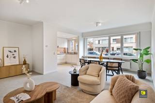 Mooi gerenoveerd gelijkvloers met 3 slaapkamers en tuintje!Met veel toewijding werd dit prachtig appartement recent kwalitatief en smaakvol...