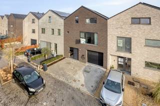 Ruime nieuwbouwwoning (bel-etage)) van 2021 in het 'Anemoonproject' met o.a. een bewoonbare oppervlakte van 220 m², 2 ruime slaapkamers (waarvan...