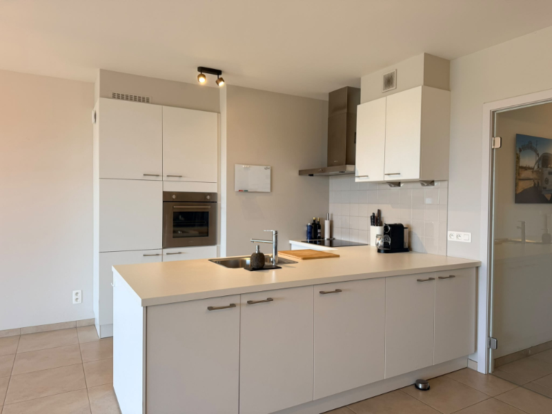 Mooi 2-slaapkamer appartement met prachtig uitzicht! - foto 4