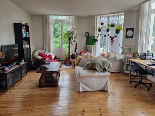 Cosy appartement op eerste verdieping nabij station Lier.Indeling: Woonkamer met open ingerichte keuken met elektrische kookplaat, dampkap -...