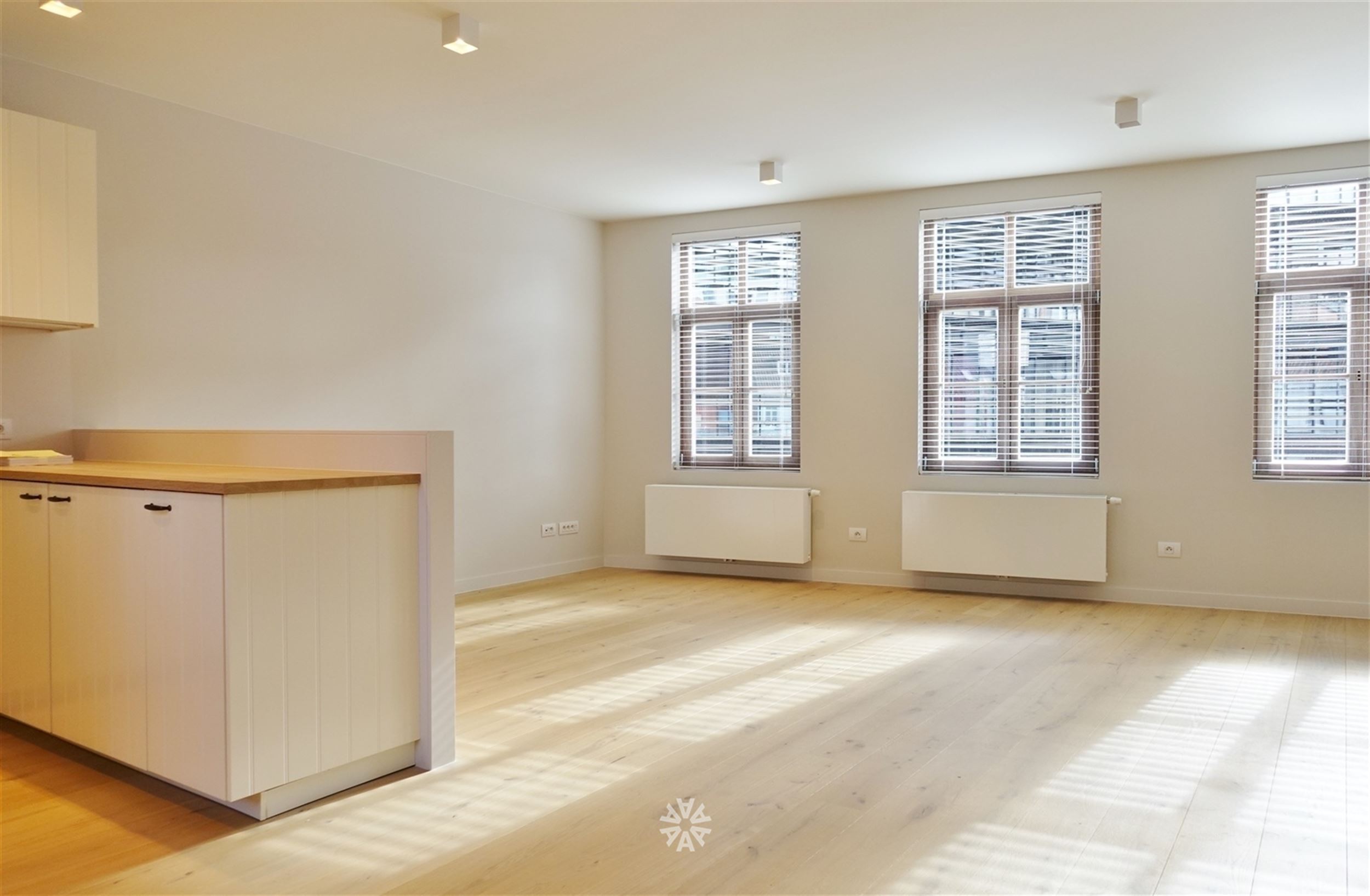 Nieuwbouw twee slaapkamer appartement te huur in centrum Gent - foto 1