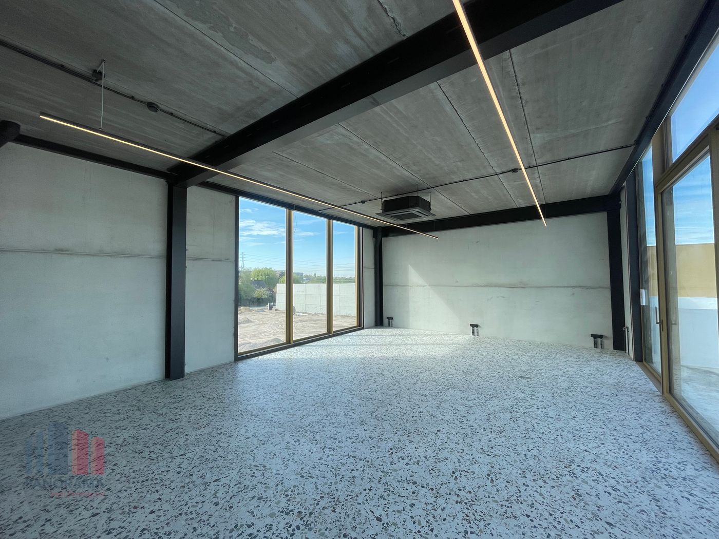 Nieuwbouw KMO-unit van 182 m² met 81 m² kantoorruimte nabij de E403 te huur - foto 5