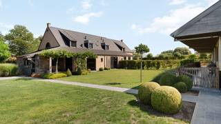 Instapklare villa met loods en paardenaccommodatie te Kinrooi – ideaal voor paardenliefhebbers en zelfstandigenDeze recente en hoogwaardige woning...
