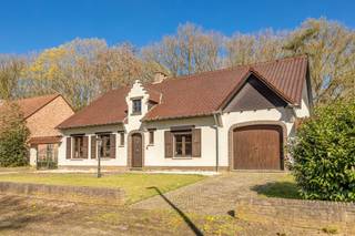 RUIME, STATIGE VILLA MET 330 M2 BEWOONBARE OPPERVLAKTE OP PERCEEL VAN 09A30CA VLAKBIJ HET CENTRUM VAN BERINGEN.Bent u op zoek naar een ruime woning...