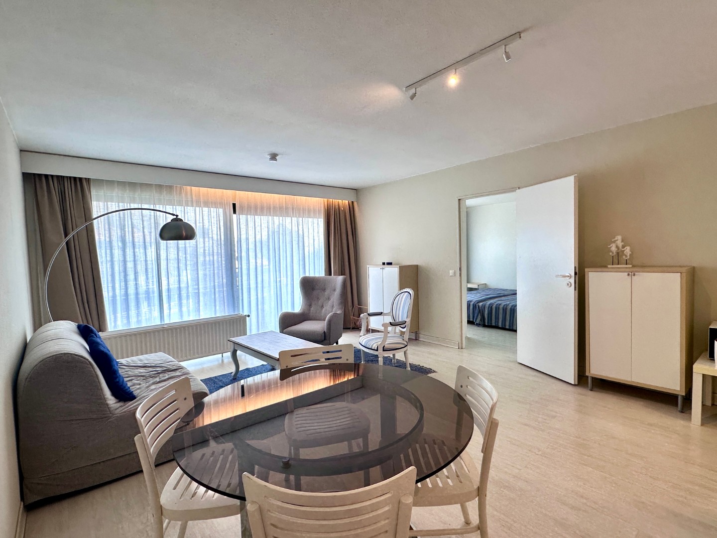 Lichtrijk en gemeubeld 1‑slaapkamerappartement in hartje Knokke - photo 2