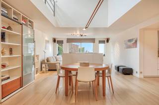 Unieke, instapklare eigendom boordevol karakter, gelegen in een beschermd gebouw in het landelijke Aaigem. Deze uitzonderlijke woning bestaat uit...