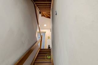 In het centrum van Brugge bevindt zich deze vergunde opbrengsteigendom bestaande uit 2 appartementen. Dankzij de lopende verhuur van het...