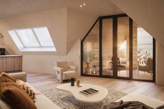 <strong>Exclusief penthouse op de bovenste verdieping, met zee en ruimte binnen handbereik.</strong><br />Dit unieke penthouse te Westende Bad op de 6de en hoogste verdieping is het enige appartement op dit niveau en biedt maar liefst 165,5 m² woonoppervlakte. De ruime leefruimte met open keuken en eetruimte vormt het hart van de woning en geniet dankzij de grote raampartijen van een overvloed aan natuurlijk licht.<br /><br /><u>Troeven van dit penthouse:</u>
<ul>
<li><strong>165,5 m² </strong>woonoppervlakte</li>
<li><strong>12,8 m²</strong> terras</li>
<li>Gelegen op de <strong>6de en hoogste verdieping</strong></li>
<li>Enige appartement op de verdieping</li>
<li>Royale en lichtrijke leefruimte</li>
<li>Open keuken met aansluitende eetruimte</li>
<li><strong>3 ruime slaapkamers</strong></li>
<li><strong>2 badkamers</strong>, waarvan één aansluitend aan de slaapkamer</li>
<li>Afzonderlijk toilet</li>
<li>Praktische berging en technische berging</li>
<li>Grote raampartijen en open gevoel</li>
<li>Hoogwaardige, hedendaagse afwerking</li>
</ul>
<br /><strong>DE TROEVEN VAN CENAKEL</strong><br />Residentie CENAKEL combineert een opvallend en tijdloos architecturaal ontwerp met een uitstekende ligging op slechts 250 m van de zeedijk van Westende.<br />De residentie beschikt over <strong>23 appartementen, ruime ondergrondse garages, private bergingen</strong> en een gemeenschappelijke zonnige binnentuin.<br />Dankzij <strong>warmtepompen en zonnepanelen</strong> wordt bovendien ingezet op energiezuinig en duurzaam wonen.<br /><br /><strong>CENAKEL: exclusief wonen op de bovenste verdieping, met ruimte, licht en comfort vlak bij zee.</strong>