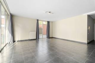 Uiterst ruim gelijkvloersappartement van 127m² met 2 slaapkamers op de Vijverhoek te Kuurne. Het appartement maakt deel uit van een...