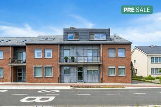 Located at Diepstraat 83 in Kuringen, this spacious penthouse enjoys an extremely convenient location. Thanks to the smooth connection to...