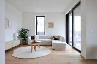 Penthouse met zicht op groen – 3 slaapkamers en 2 terrassen In blok B van de historische tramsite in Merelbeke bevindt zich dit charmante penthouse...