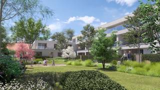 Roovershof – rustig wonen in het hart van Hoogstraten<br /><br />Verscholen in een rustige straat en toch op een steenworp van het centrum van Hoogstraten vindt u Roovershof: een kleinschalige en verfijnde nieuwbouwresidentie waar rust, comfort en kwaliteit samenkomen. Hier woont u in alle sereniteit, met de levendigheid van het centrum op wandelafstand.<br /><br />Roovershof is ontworpen voor wie bewust wil wonen. De beperkte schaal van het project creëert een aangename sfeer, waar licht, ruimte en privacy centraal staan. <br /><br />Dit appartement geniet een praktische indeling met twee volwaardige slaapkamers en grote raampartijen die toegang verlenen tot het zuidgerichte terras van 18,4 m². Deze geeft bovendien uit op de zorgvoldig aangelegde parktuin. <br /><br />Binnen bepaalt u zelf de afwerking. Van keuken tot badkamer en vloeren: alles kan op maat van uw smaak en levensstijl. Zo wordt uw appartement niet zomaar een woning, maar een echte thuis. (Let wel: deze mogelijkheden zijn beperkt in tijd, gezien de oplevering nadert) <br /><br />Dankzij individuele zonnepanelen, een warmtepomp met koelmodule, ventilatiesysteem D en hoogrendementsglas woont u hier niet alleen comfortabel, maar ook uiterst energiezuinig. Dat vertaalt zich in een aangenaam binnenklimaat, lage energiekosten en een vermindering van de onroerende voorheffing gedurende de eerste vijf jaar.<br /><br />Een staanplaats en berging dienen bij aangekocht te worden. <br /><br />Bent u op zoek naar een rustige, duurzame woonplek op een toplocatie in Hoogstraten?<br />Neem gerust contact met ons op, we begeleiden u graag persoonlijk.<br /><br />wuustwezel@dewaele.com - 03 666 99 73