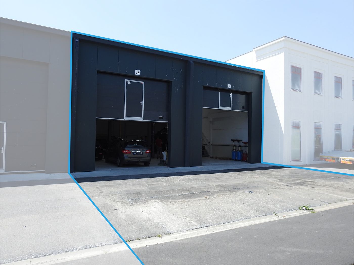 Dubbele loods met 2 privatieve parkeerplaatsen te koop - foto 1