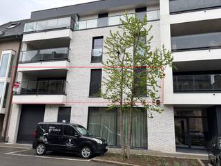 OVER HET APPARTEMENTDit recent en hoogwaardig afgewerkt appartement combineert comfort, luxe en uitzonderlijke energiezuinigheid. Met een bewoonbare...