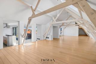 * NIEUWE VOORWAARDEN *Op een unieke locatie in de Brugse binnenstad bevindt zich deze ruime, prachtig afgewerkte loft van 180 m²Een kleinschalig...