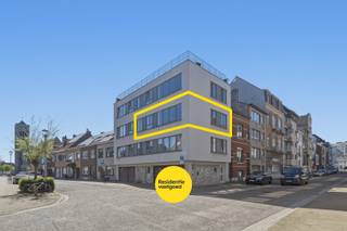 Ontdek dit volledig gerenoveerde appartement op de tweede verdieping, gelegen in het rustige en gegeerde Mariakerke, vlakbij zee en...