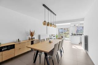 In een rustige straat in Assebroek vindt u deze perfect afgewerkte en instapklare bel-etagewoning, waar ruimte, licht en comfort naadloos...