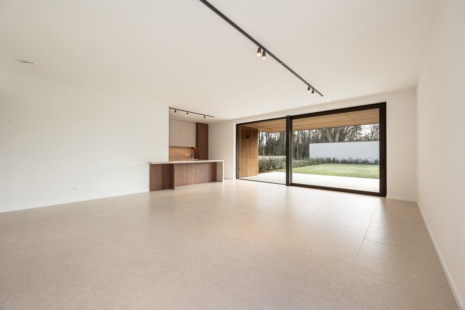 Prestigieus nieuwbouwappartement met ruime tuin en terras. - foto 3