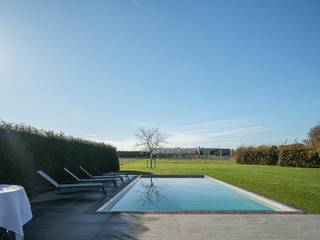 Karaktervolle gerenoveerde hoeve met zwembad en wijngaard op 4.700 m² te VursteDeze voormalige hoeve, gelegen te Vurste, werd in 2009 kwalitatief...