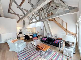 Dit unieke appartement is gevestigd in een statige, laatclassicistische herenwoning uit 1764. Het pand werd gebouwd in opdracht van burgemeester...