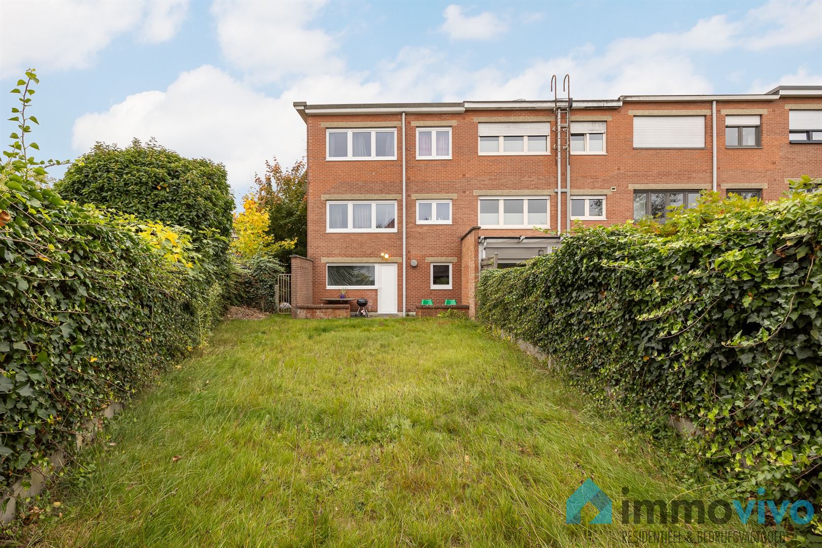 Half open woning met drie slaapkamers en tuin - foto 2