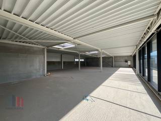 Gloednieuwe handels- of kantoorruimte met een oppervlakte van 351 m² te huur. Fantastisch gelegen langs de commerciële Antwerpsesteenweg op amper...