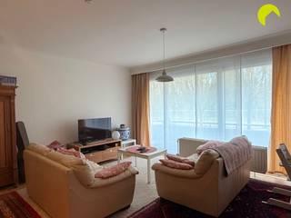 This spacious 2-bedroom apartment with a sunny garden is located on the well-situated Deurnestraat in Mortsel. Within walking distance, you will...