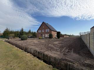 Ruime vrijstaande woning met 4 slaapkamers inpandige garage en met prachtig verzicht over de velden in Turnhout. EPC: 528 kWh/m². Verwarming...